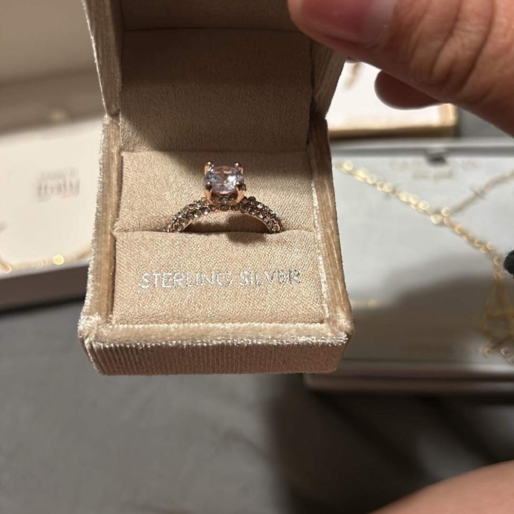 Woman’s ring
